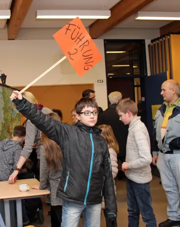 Schnupper 2016 03 Fuehrung Erdkunde 355px 75KB