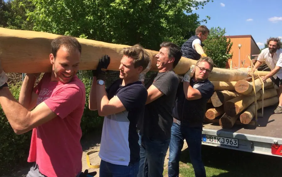 Schulhof Robinien Mai 2018 05 140KB