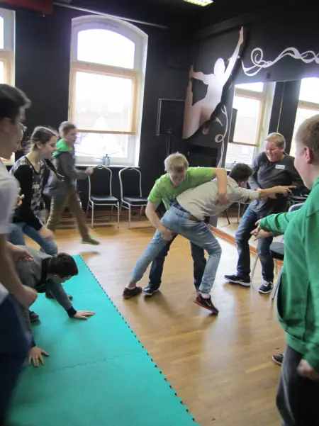 7b wir sind stark 2015 02 100KB