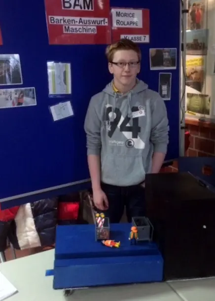 Jugend forscht 2015 Morice am Stand 133KB